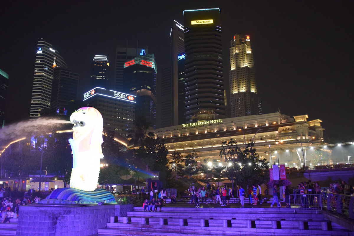 Walking through Singapore by night